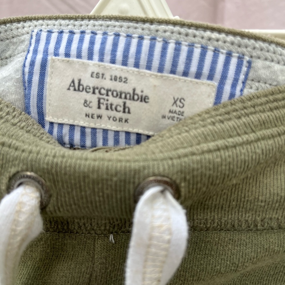 Abercrombie Army Green Shorts - Picture 4 of 5